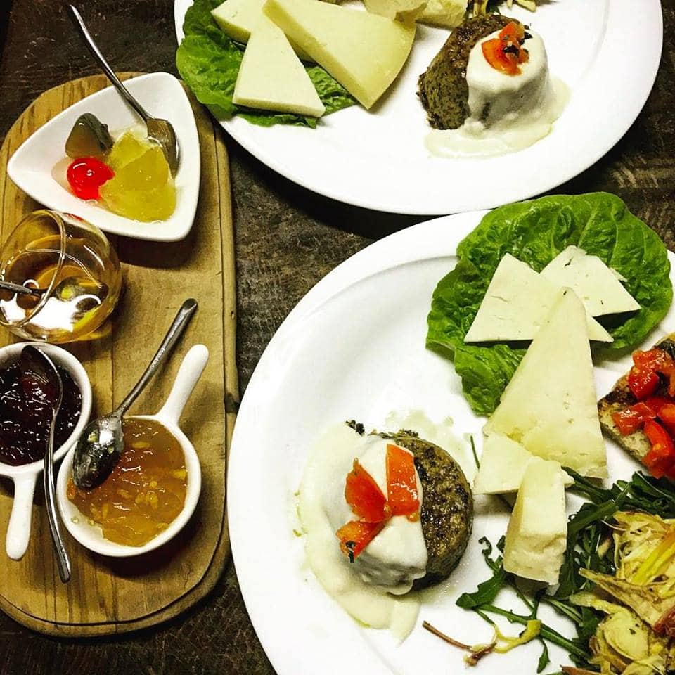 Dine like a local in tuscany